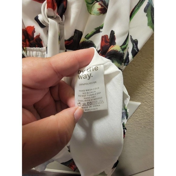 By The Way, White And Red Floral Shelby Front Tie Romper Size Small - Picture 4 of 5